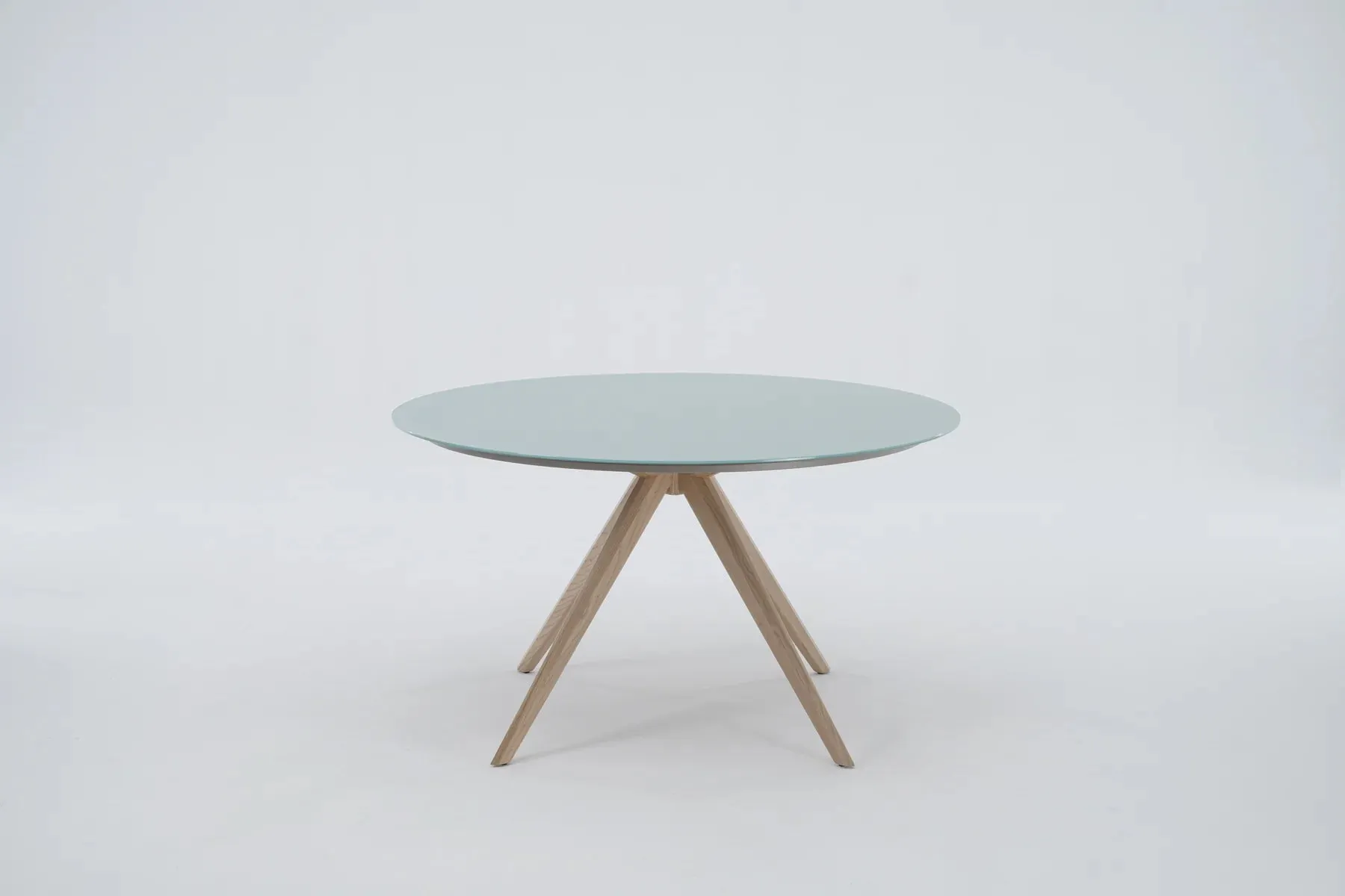 Tubi Round Table